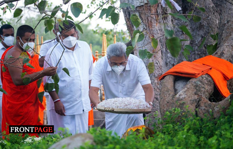 President pays homage to historic Jaya Sri Maha Bodhi