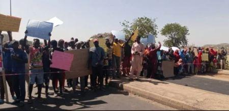 Residents Protest Alleged Ejection By Military, Block Bauchi-Jos Highway