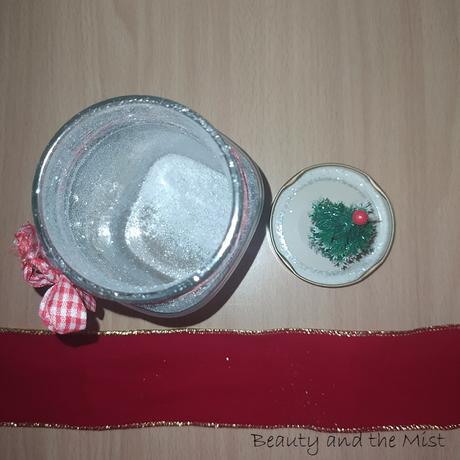 DIY: Christmas Decoration With Household Objects