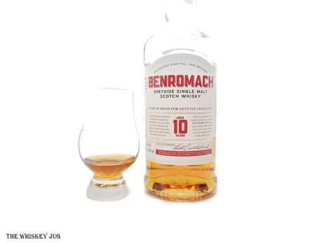 White background tasting shot with the Benromach 10 Years bottle and a glass of whiskey next to it.