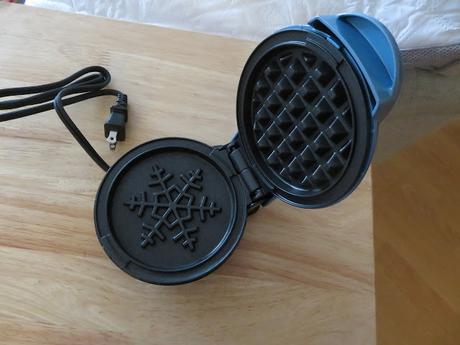 Dash waffle machine