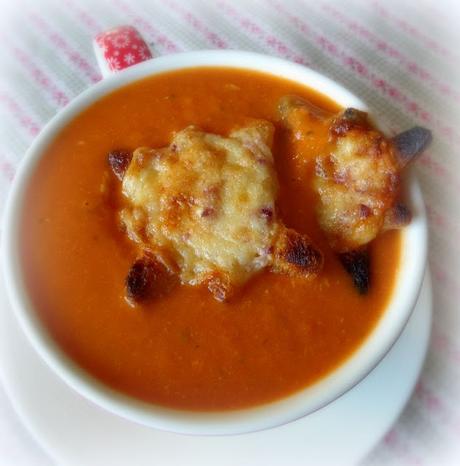 Herbed Tomato and White Cheddar Soup