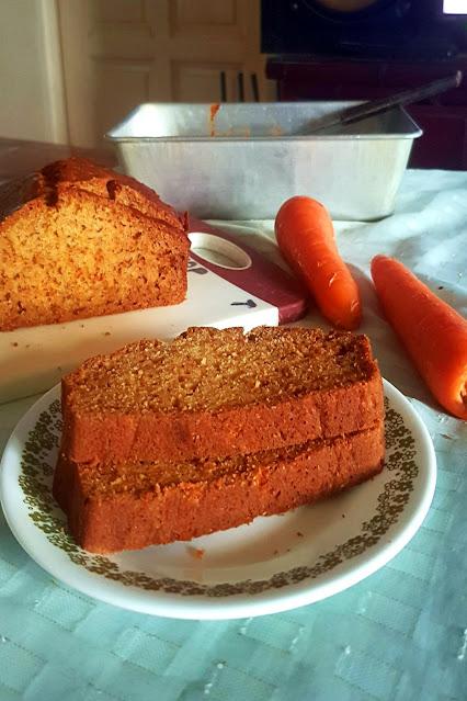 Perfect Carrot Bread Recipe @ treatntrick.blogspot.com