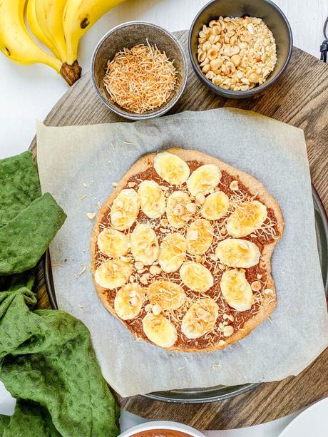 Nutella Pizza With Banana (Dessert Pizza!)