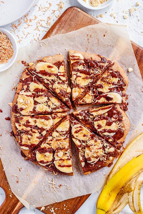 Nutella Pizza With Banana (Dessert Pizza!)