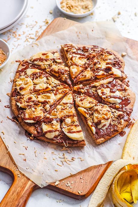 Nutella Pizza With Banana (Dessert Pizza!)