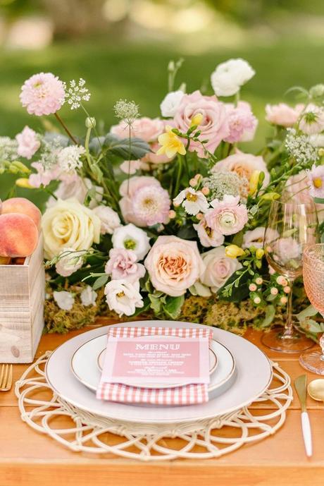 Simply Chic Wedding Flower Decor Ideas For Every Season