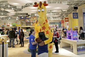 Shoes made of rubber, robotic waiters, and seven more trends will dominate in 2022.