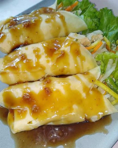 Lumpiang Sariwa Recipe (with Peanut and Sauce)