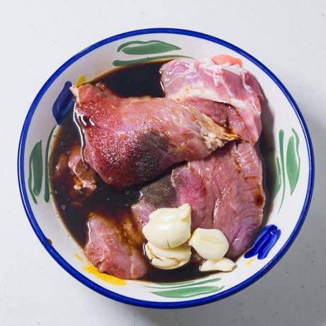 Marinated pork with garlic and soy sauce