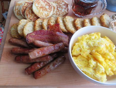 How to Build a Breakfast Board