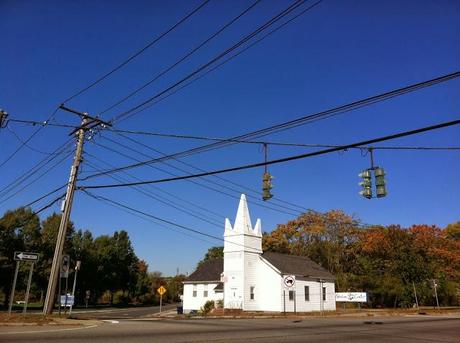 White-House-on-Broadhollow-Road