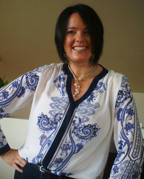 A floral blouse for FLOWERS day!  I adore 'ming' style patterns and the blue and white.