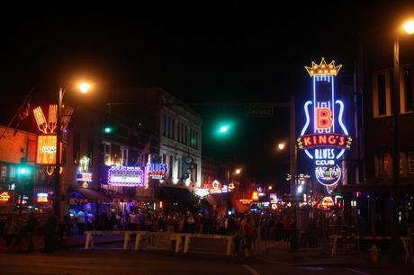 beale st memphis tennessee at night