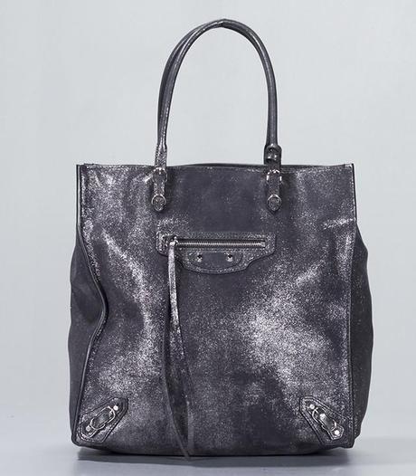 2 11789 218012  balenciaga black milkway metallic papier a5 tote bag    e7 Add a little sparkle in your closet Metallic 