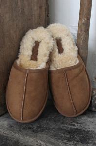 Mens Tan sheepskin scuff by Ruby+Ed