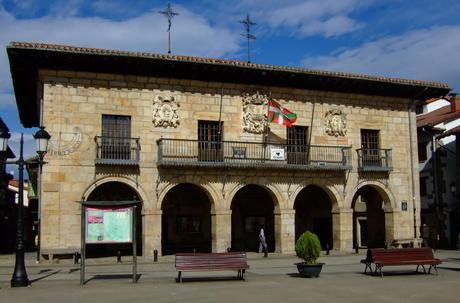 · The Basque trail: Ochandiano El consistorio