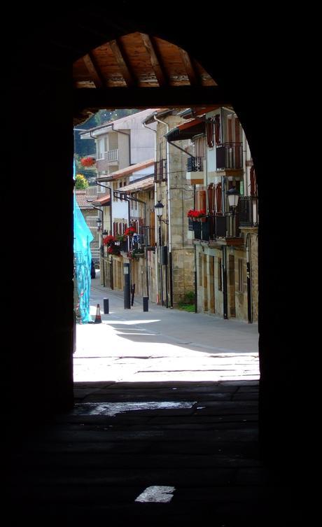 · The Basque trail: Ochandiano portico