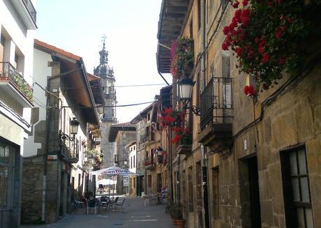 · The Basque trail: Ochandiano Calle principal, con sus bares y tabernas