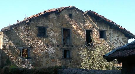 Caserío en ruinas