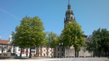 · The Basque trail: Ochandiano Plaza principal