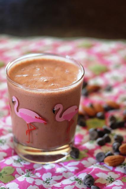 Vegan Vanilla Mocha Almond Smoothie {Thrive Juice Bar Inspired}