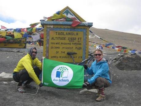 Highest Eco-schools flag in the world (at that time)on the Taglang-la pass (5300m).