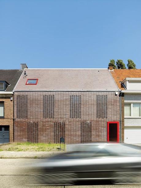Brick facade House BVA in Belgium by DMVA Architects 