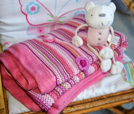 Lollipop Lane Review; Upsy Daisy Knitted Blanket