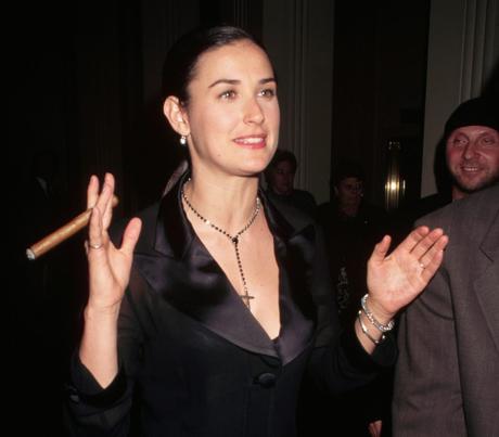 10 celebrities who smoke cigars