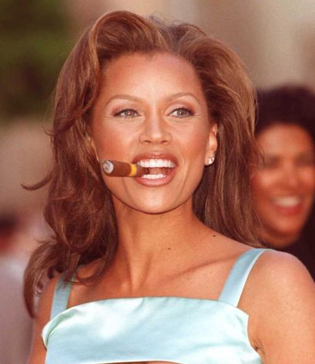 10 celebrities who smoke cigars