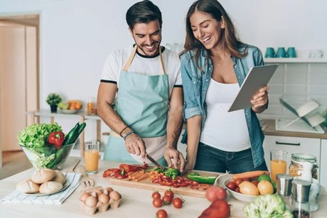 What Should You Include in a Gift Basket for Your Girlfriend?