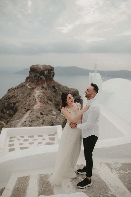 romantic-pastel-hued-elopement-santorini-island-with-breathtaking-views_01x