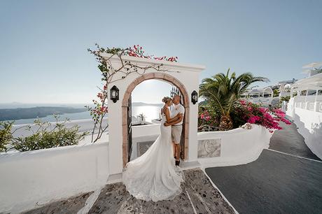 intimate-destination-wedding-santorini-white-pink-florals_02