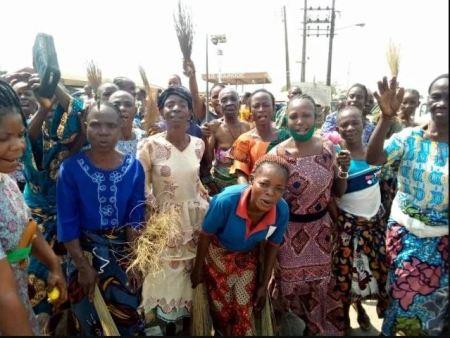 Ondo Women Protest Half-N*ked Over Insecurity