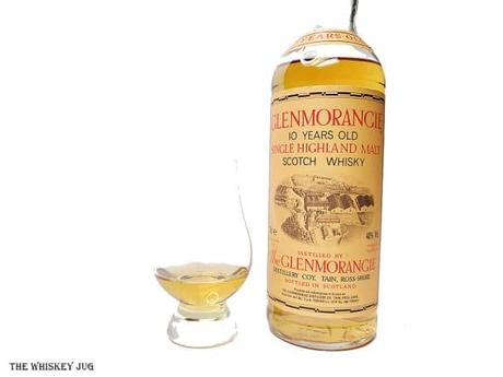 White background tasting shot with the Glenmorangie 10 Years Old bottle and a glass of whiskey next to it.