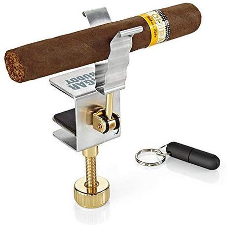 5 Essential Golf Cigar Accessories