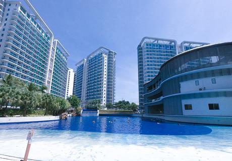 ⛵ Experience the Wave Pool at Azure Urban Resort Residences.