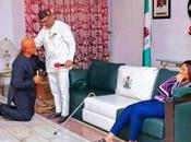 Akwa Ibom Commissioner Kneels Down Governor Udom Anoints Successor (Photo)