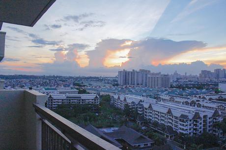 REVIEW: Overnight Stay At Royal Palm Residences, Taguig City.