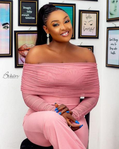 Lizzy Gold Biography And Net Worth