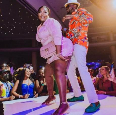 Eniola Badmus Twerks for Kizz Daniel As Crowd Shouts, See Reactions (Video)