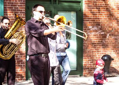 Friday Fotos: I love a parade [Hallucinated City]