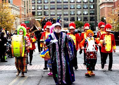 Friday Fotos: I love a parade [Hallucinated City]