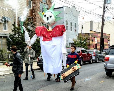 Friday Fotos: I love a parade [Hallucinated City]