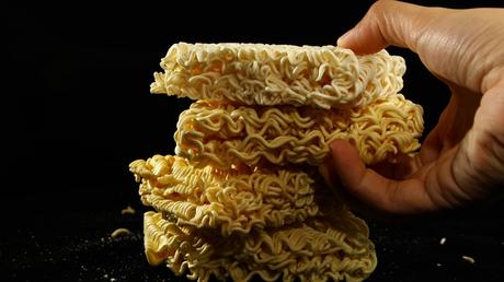 Are ramen noodles plastic and can they give you cancer