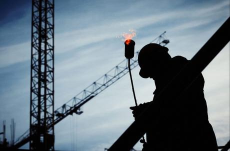 Considering a Career in Construction? Find Out About The Pros and Cons