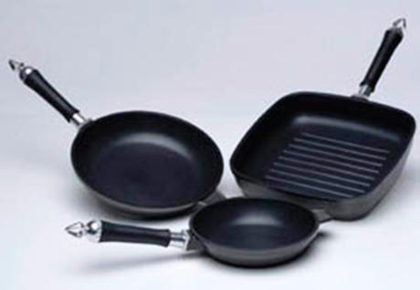 Which kitchen utensils are more (or less) healthy image