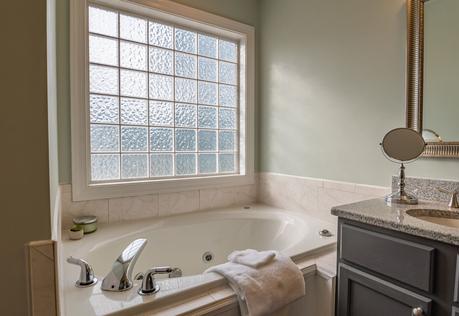 Quick And Easy Ways To Give Your Bathroom A Makeover