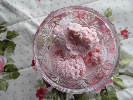 Easy Low Carb Strawberry Ice Cream